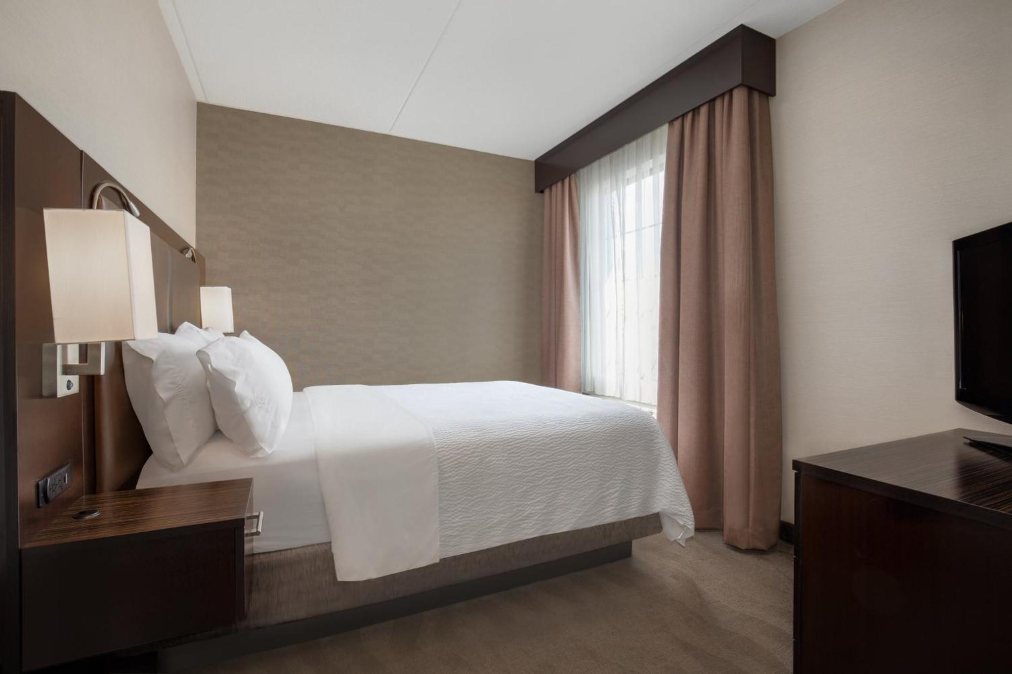 Holiday Inn Express Hotel & Suites Barrie By Ihg Exterior foto